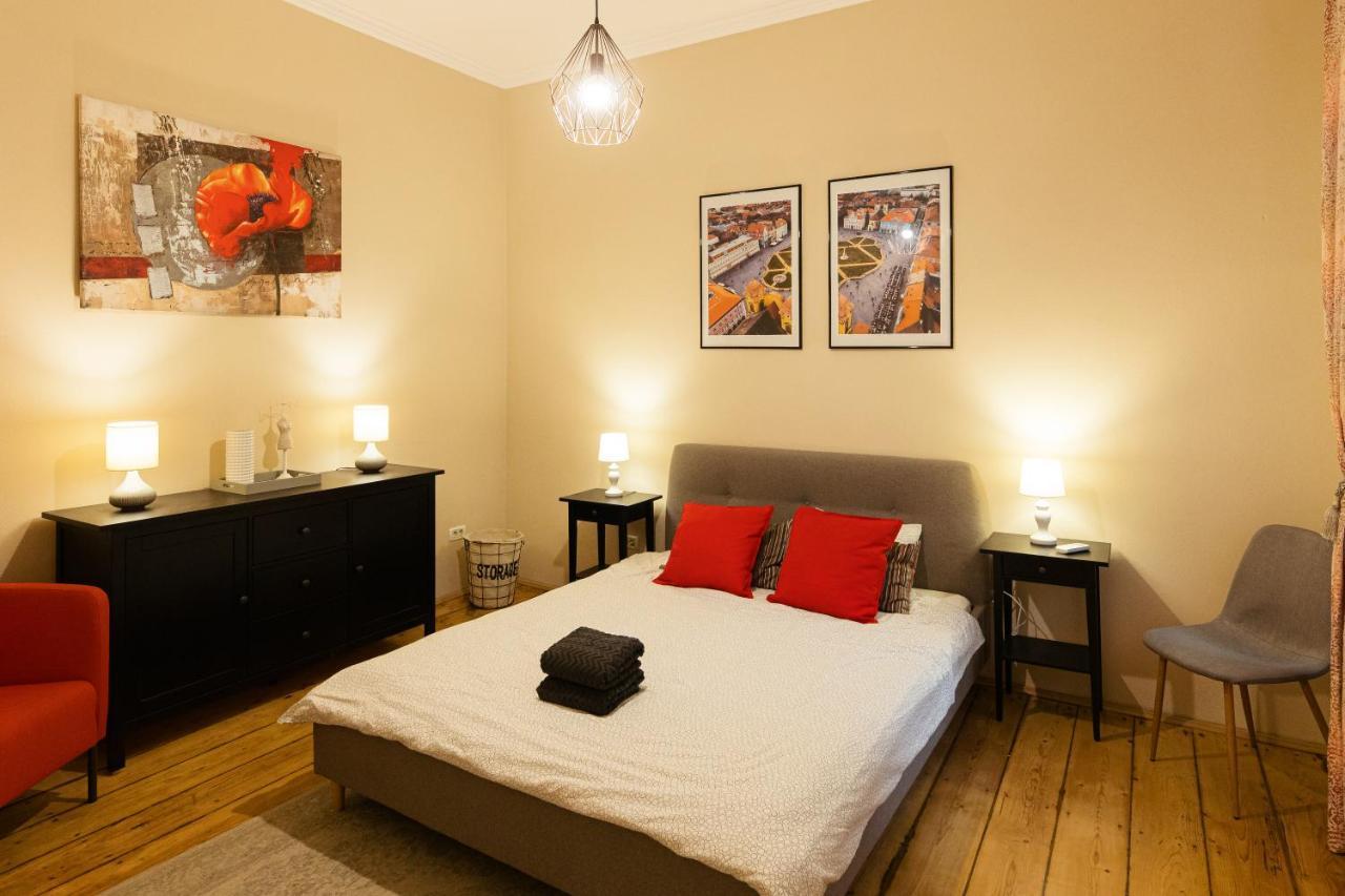 Chic Apartment In Historical City Center Timişoara Buitenkant foto