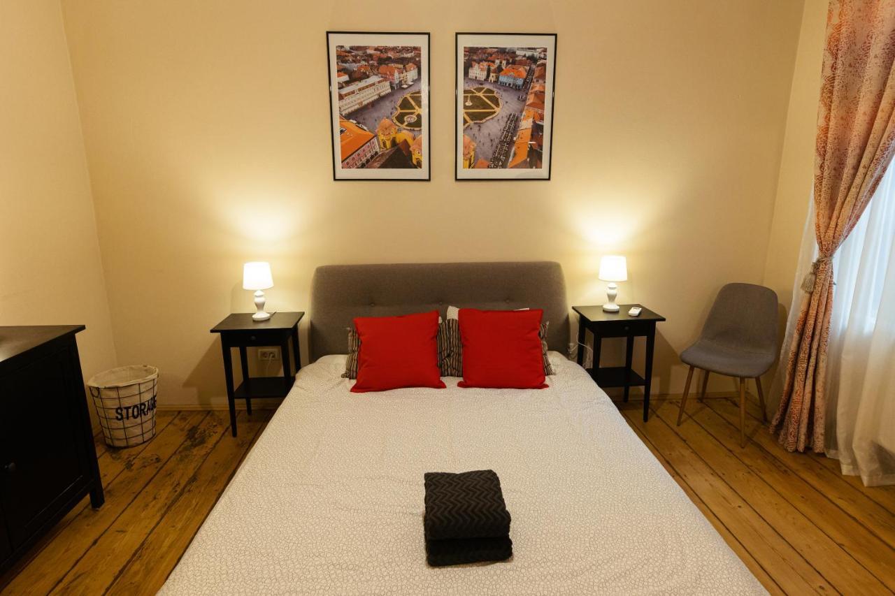 Chic Apartment In Historical City Center Timişoara Buitenkant foto