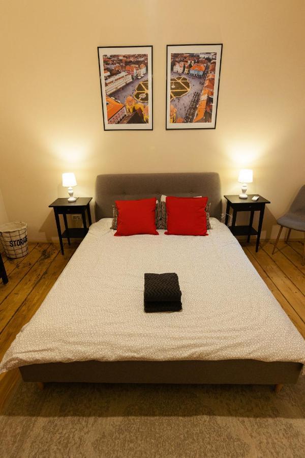 Chic Apartment In Historical City Center Timişoara Buitenkant foto