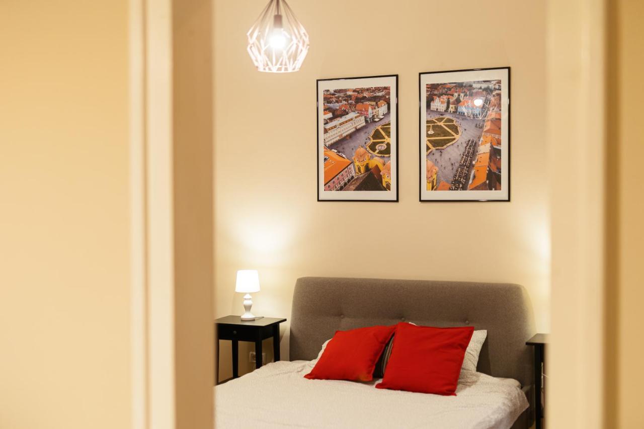 Chic Apartment In Historical City Center Timişoara Buitenkant foto