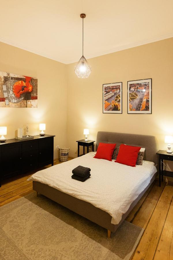 Chic Apartment In Historical City Center Timişoara Buitenkant foto