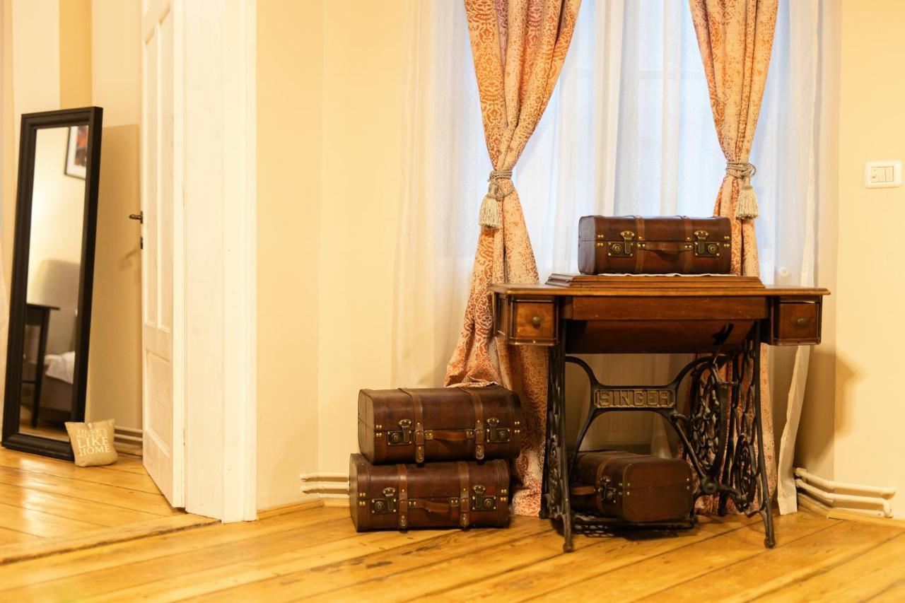 Chic Apartment In Historical City Center Timişoara Buitenkant foto