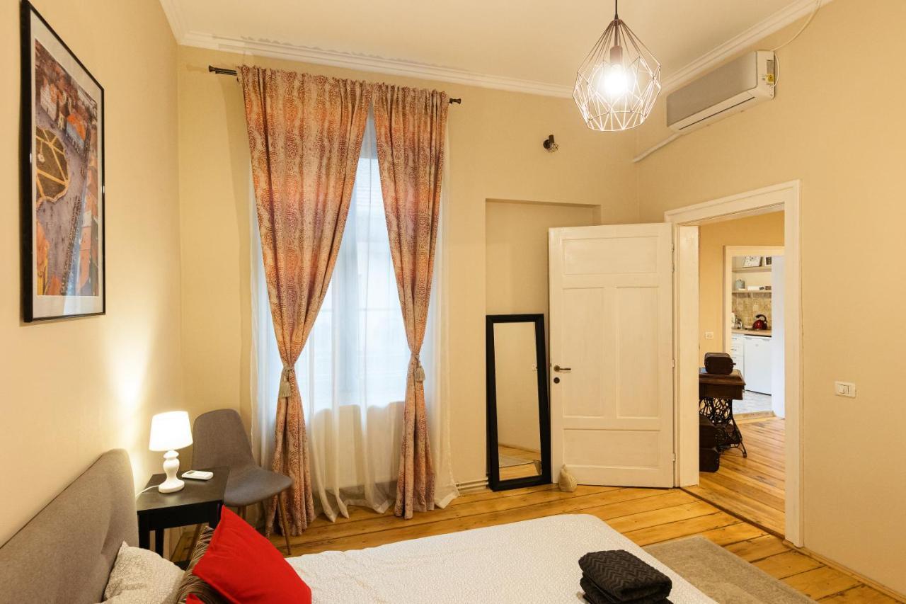 Chic Apartment In Historical City Center Timişoara Buitenkant foto