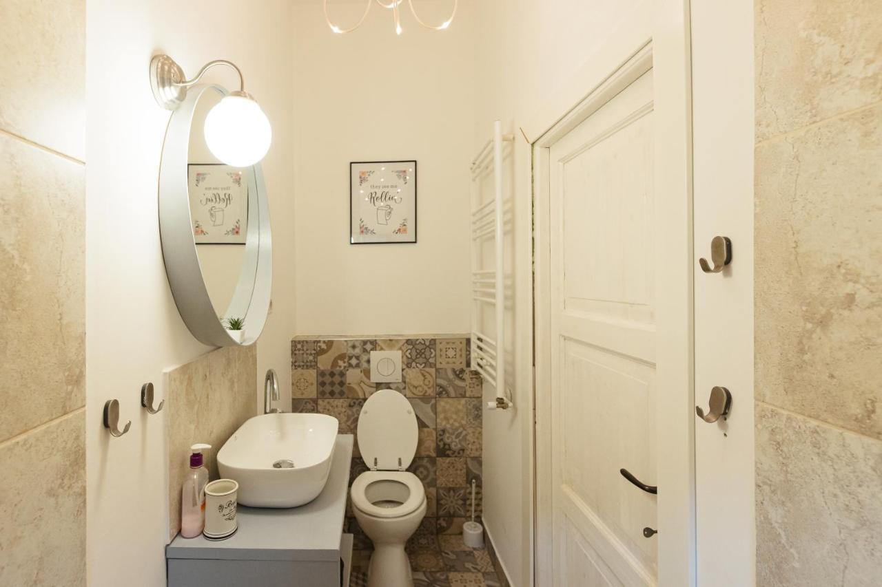 Chic Apartment In Historical City Center Timişoara Buitenkant foto