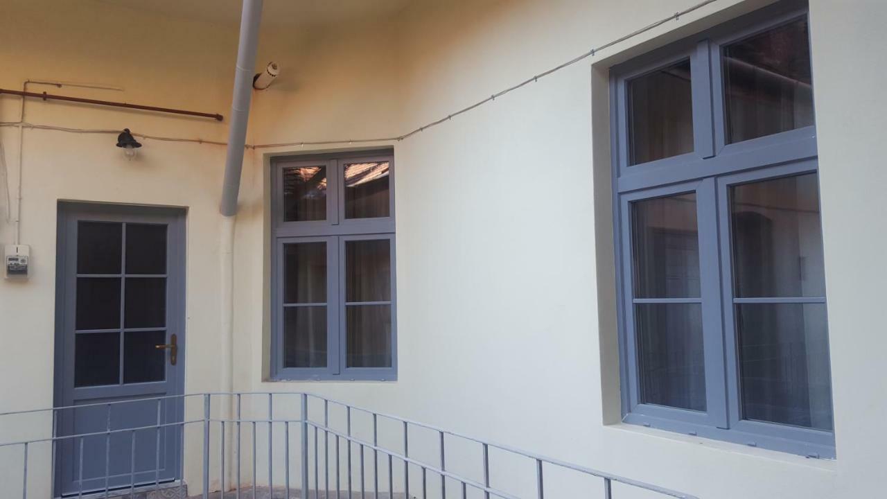 Chic Apartment In Historical City Center Timişoara Buitenkant foto